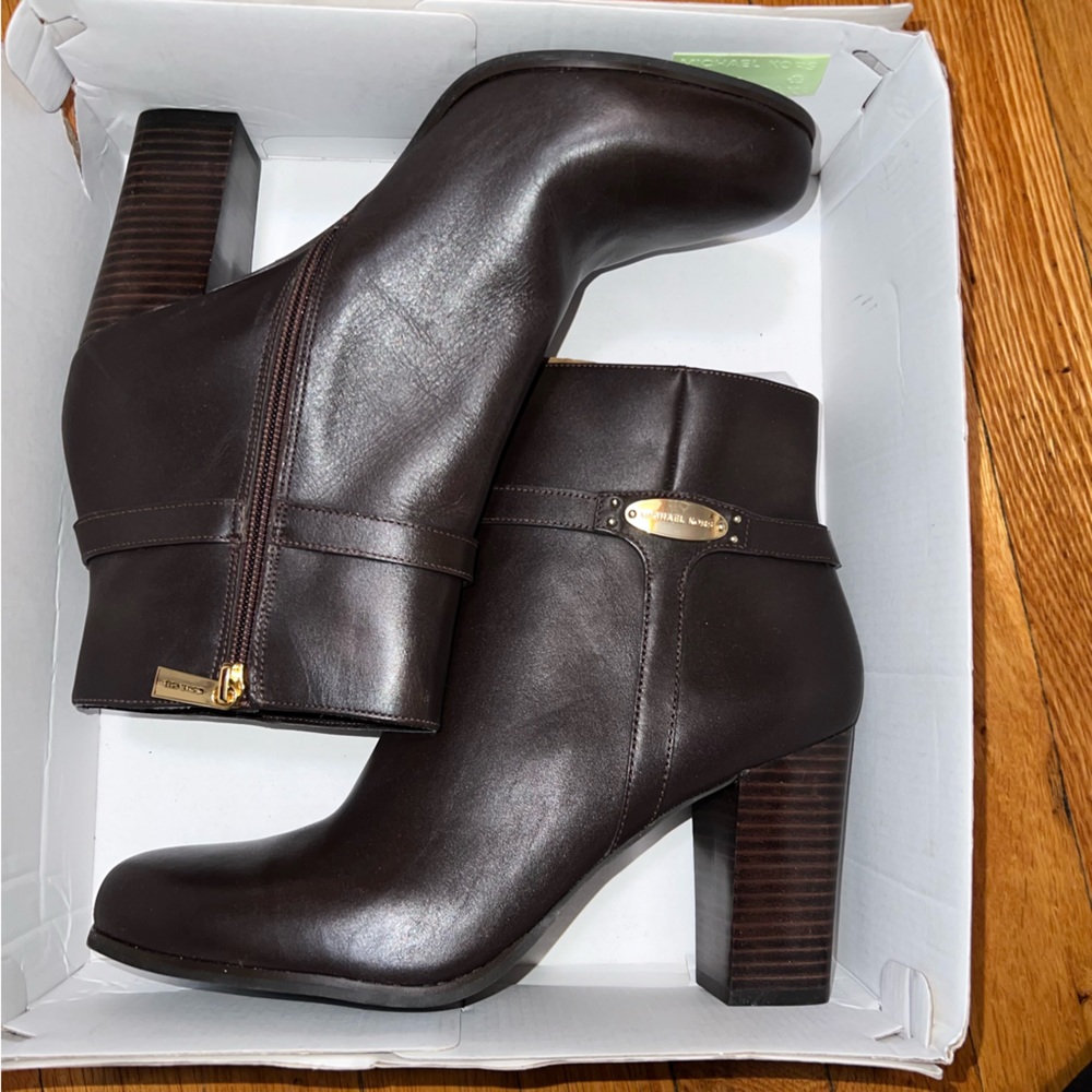 Michael Kors Finley leather ankle boots sz 11 Gold hardware Brand new in box NWT